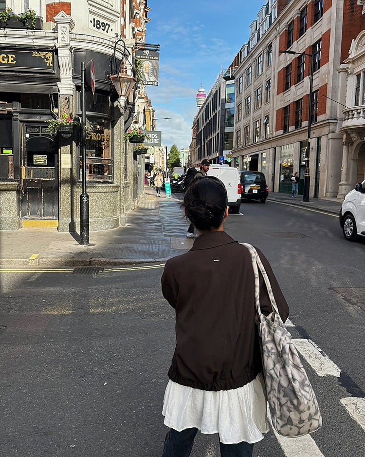 美色銀標細節翻領外套