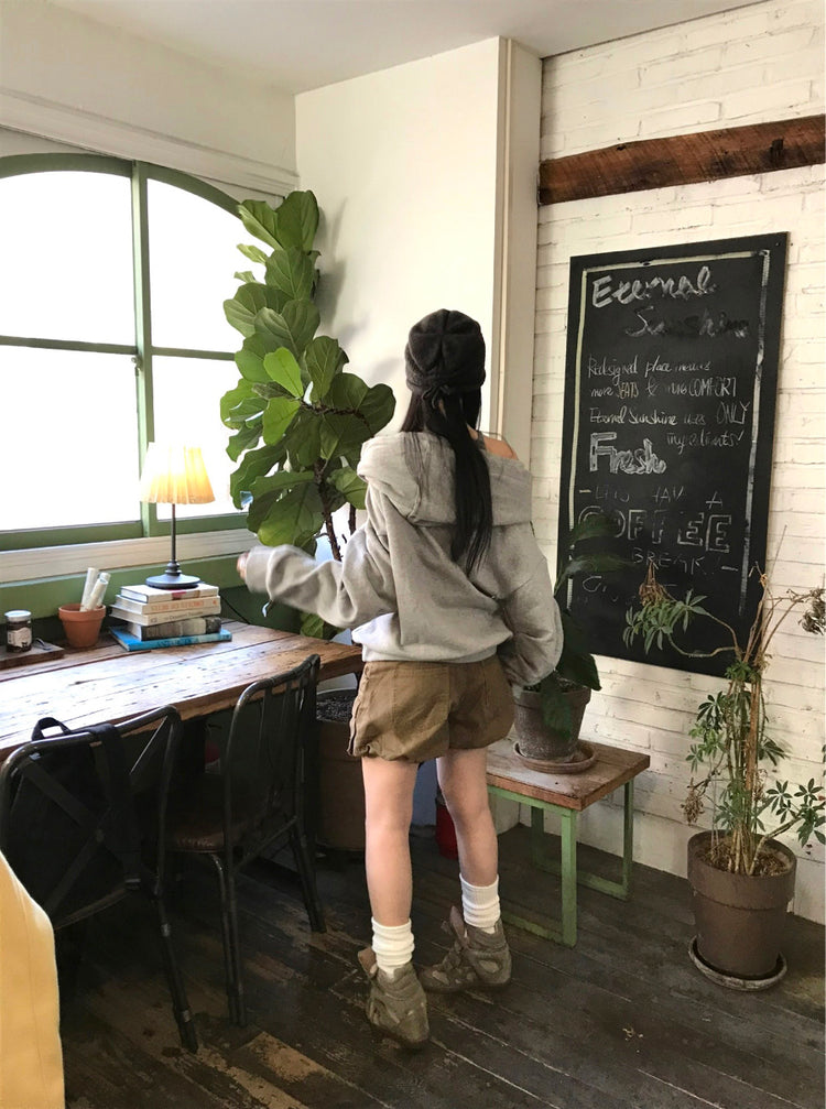 露肩連帽細節寬鬆衛衣