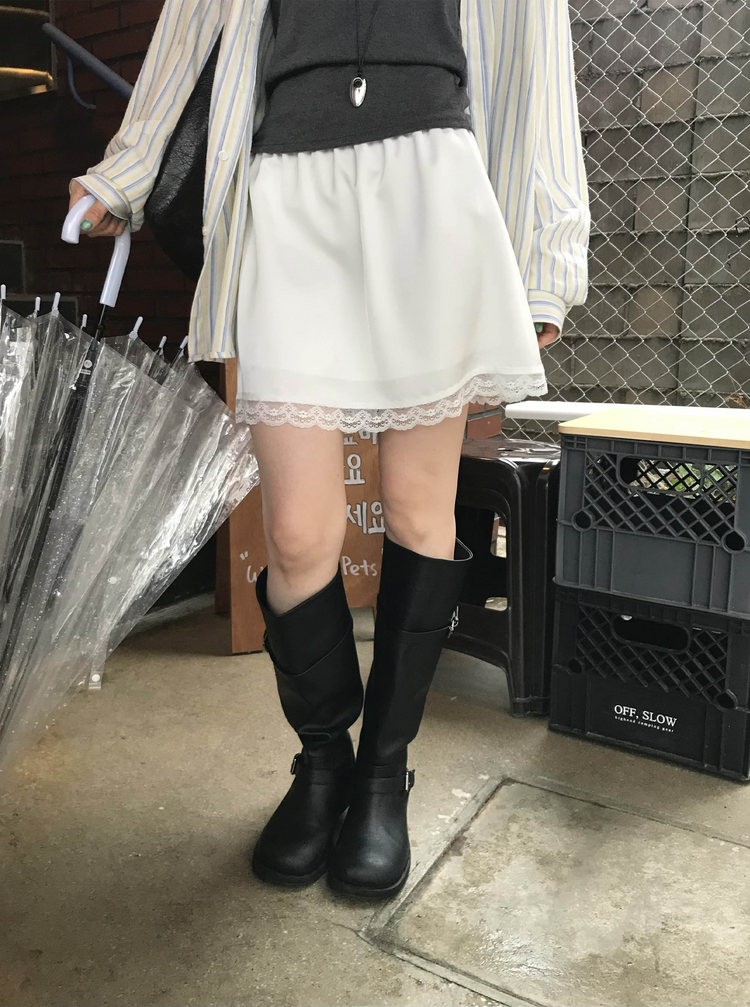 光澤感蕾絲邊細節短裙