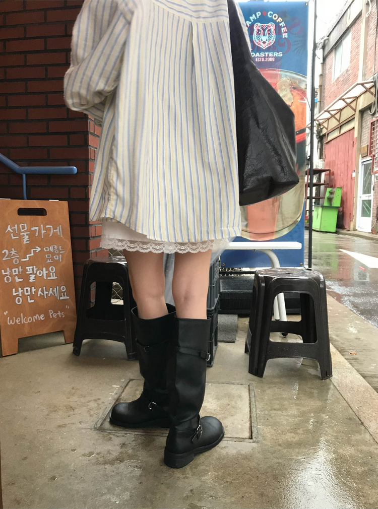光澤感蕾絲邊細節短裙
