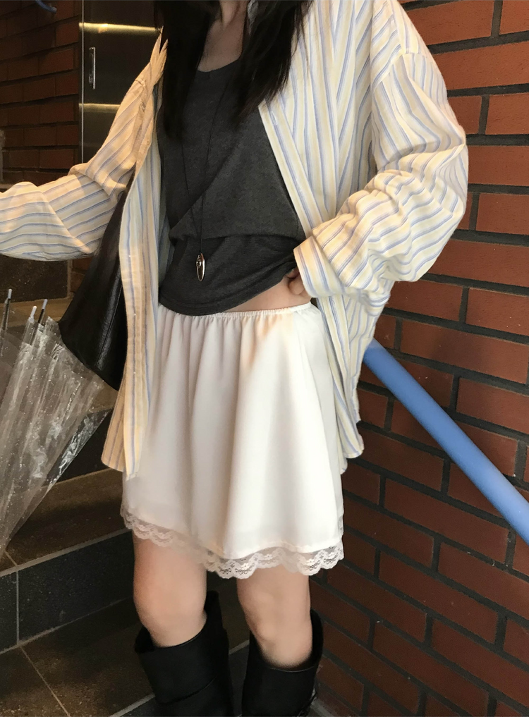 光澤感蕾絲邊細節短裙