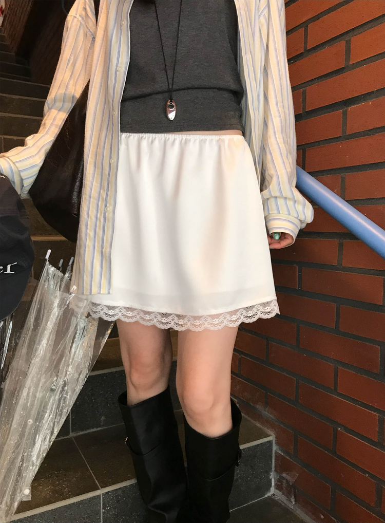 光澤感蕾絲邊細節短裙