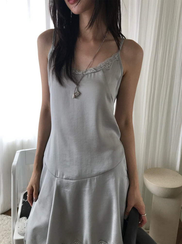 霧光澤蕾絲細節連身裙