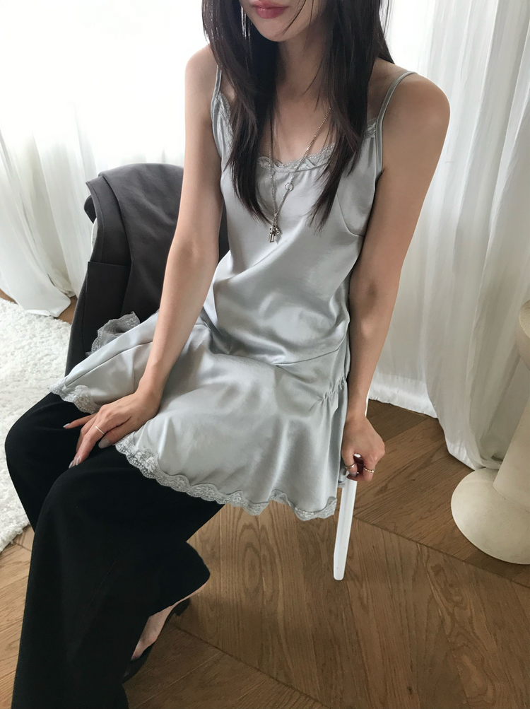 霧光澤蕾絲細節連身裙