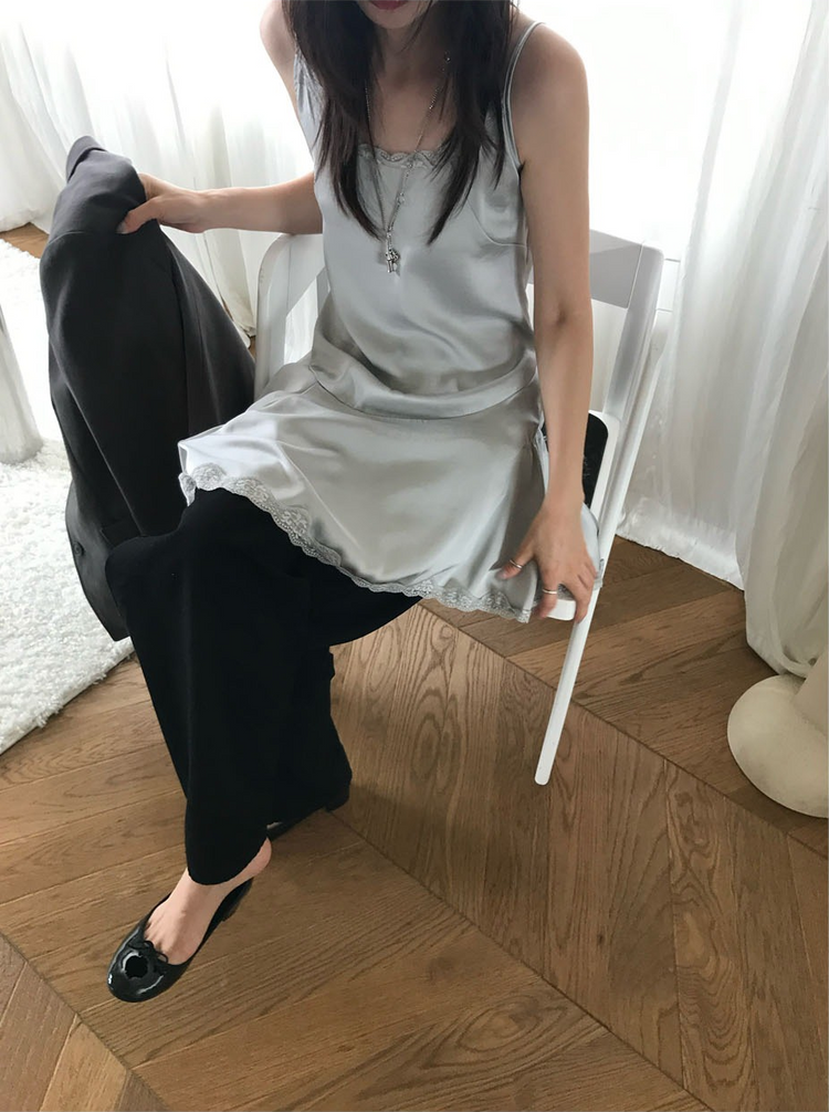 霧光澤蕾絲細節連身裙