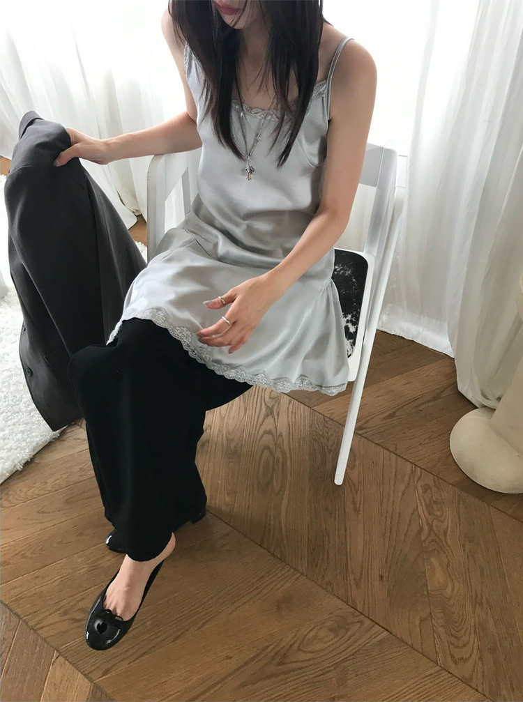 霧光澤蕾絲細節連身裙
