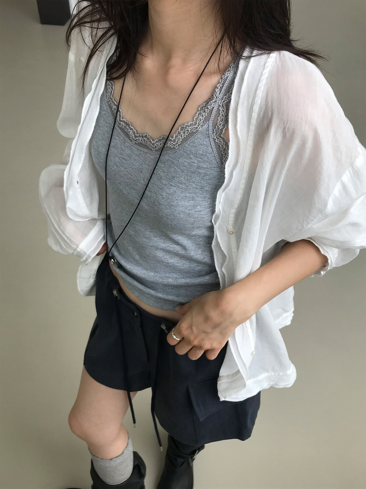 美背蕾絲U領修身上衣