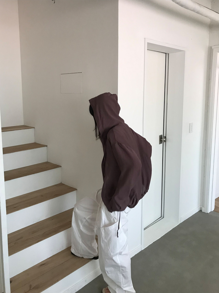 掛脖深V修腰上衣