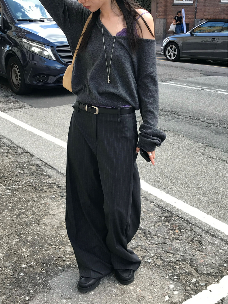 蕾絲邊胸線細節上衣