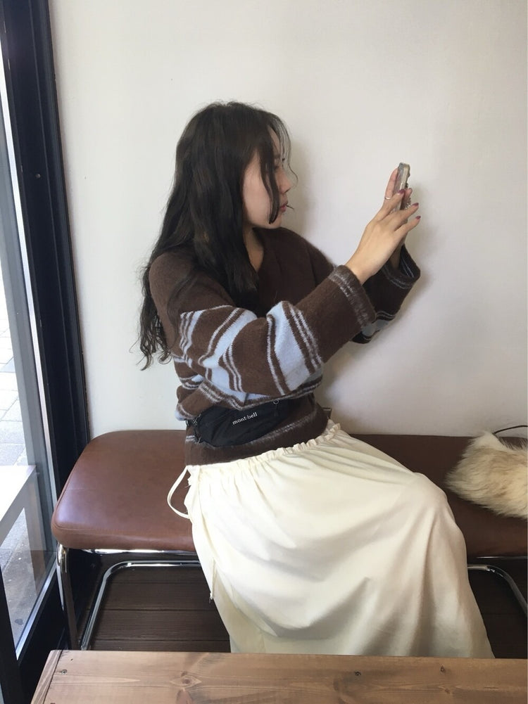 V領撞色條紋細節毛衣