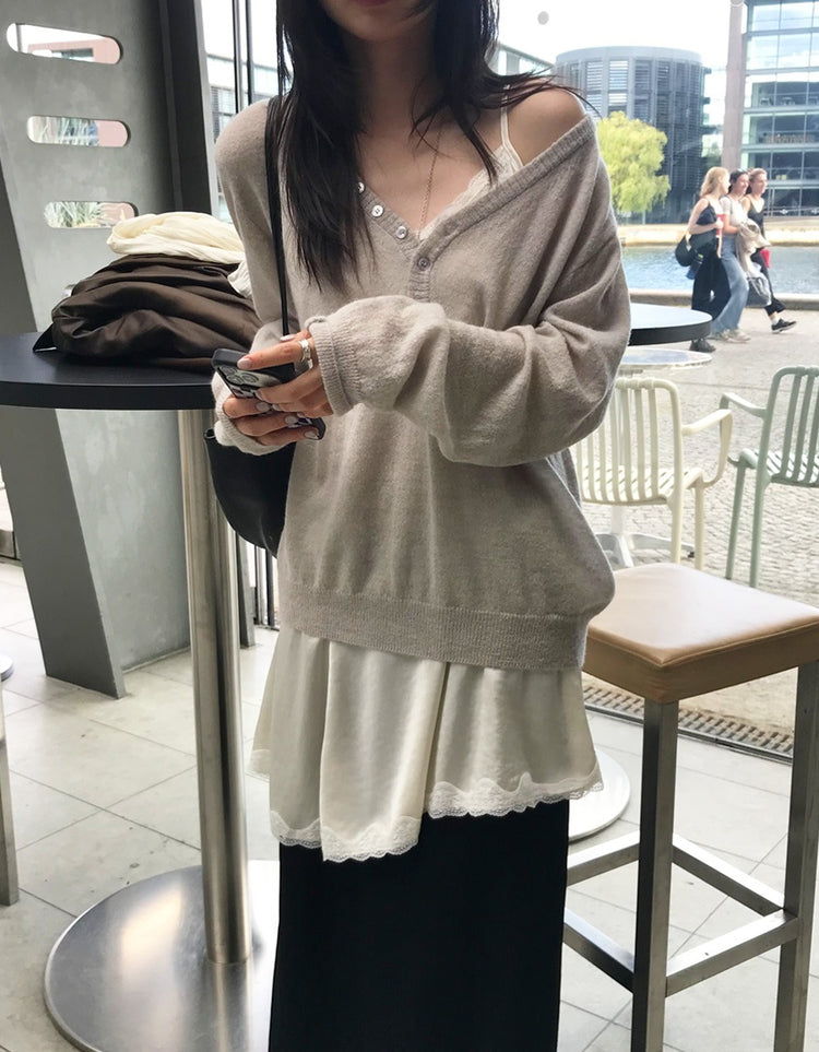 透膚扣鈕V領細節針織上衣