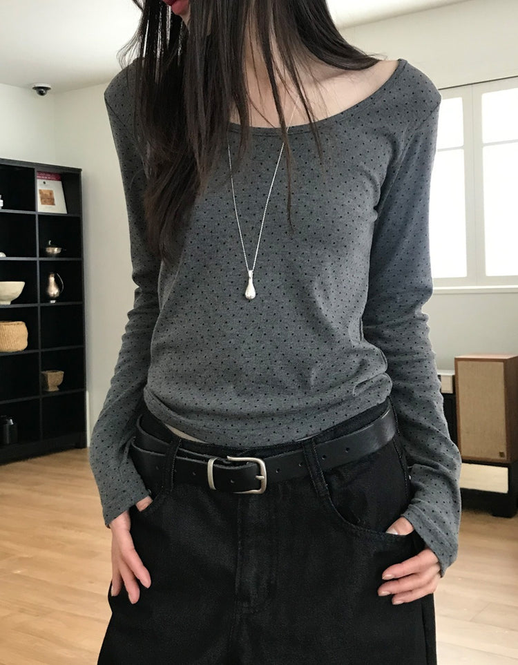 大圓領波點細節上衣