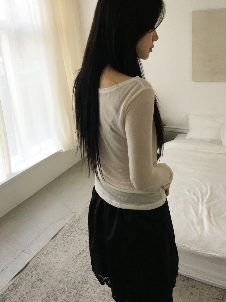 微透美鎖骨字母印花上衣