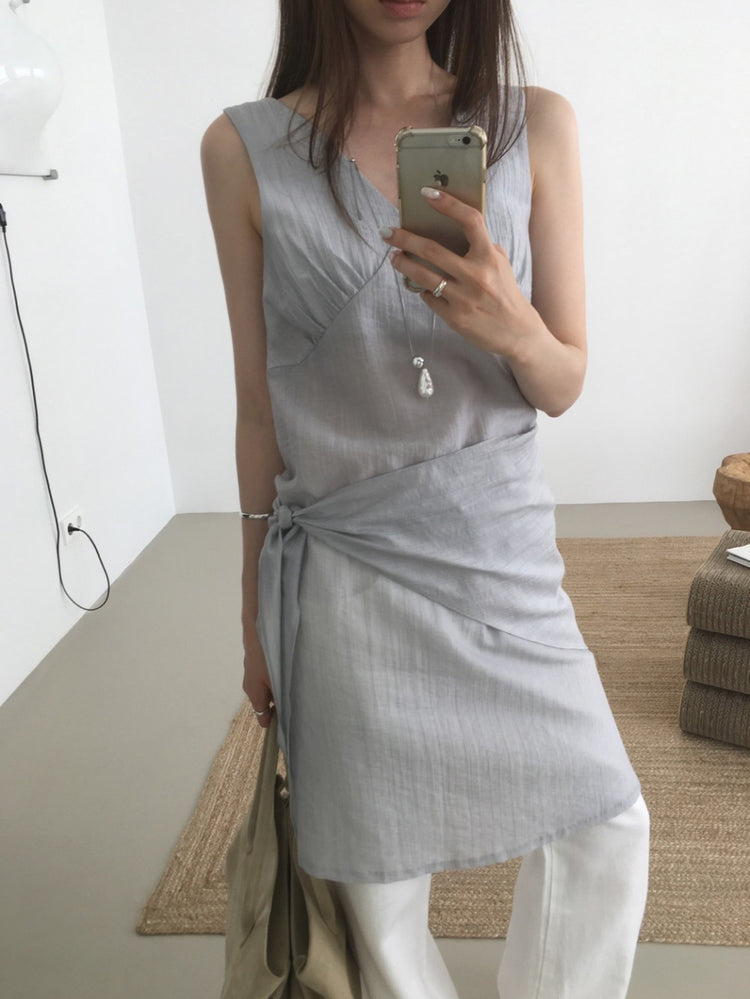 美色透膚V領圍巾細節連身裙
