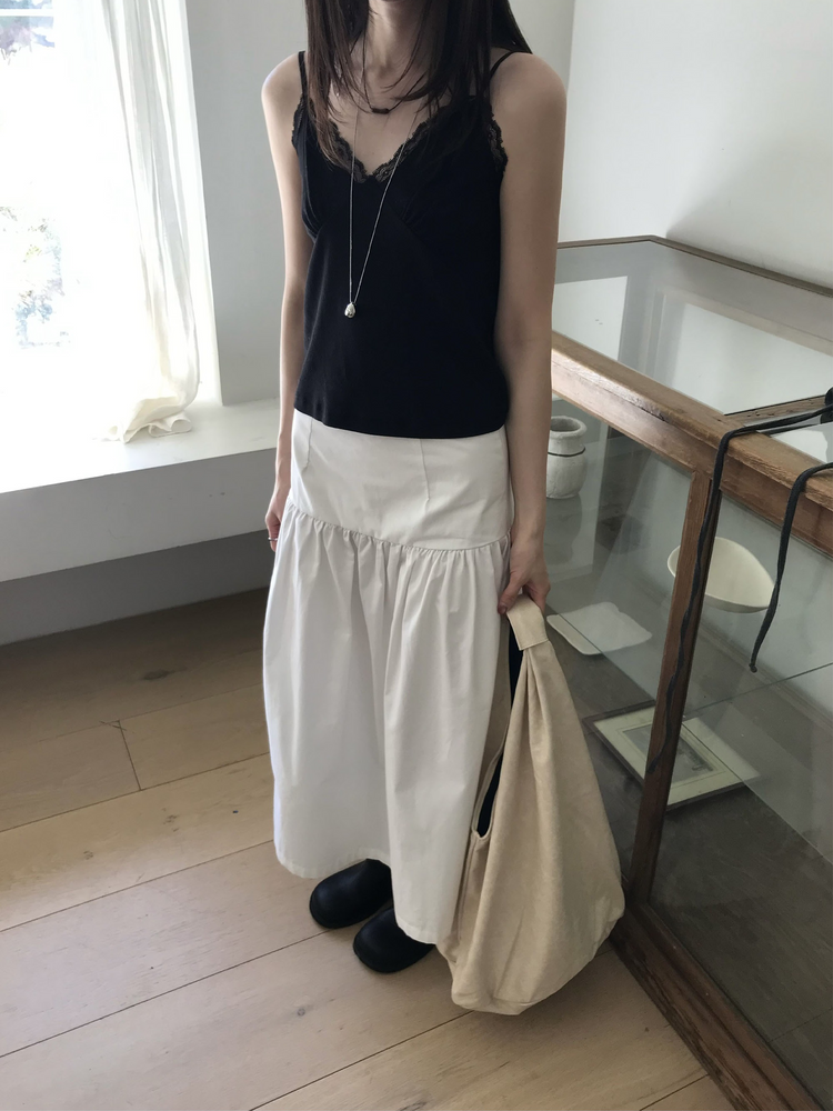蕾絲邊胸線細節上衣