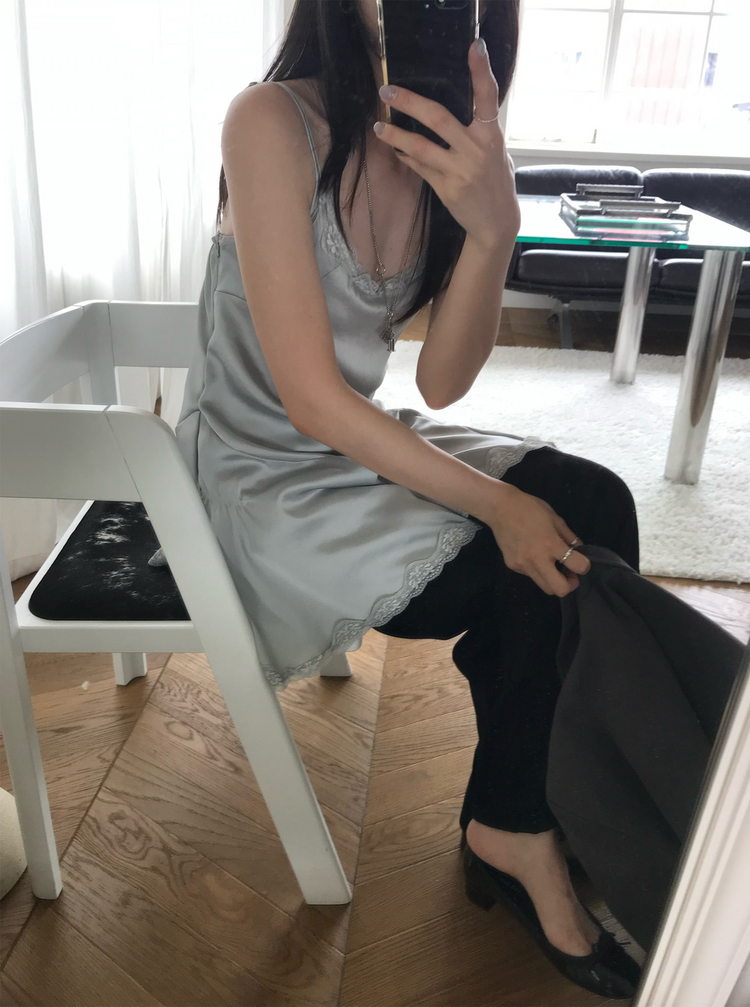 霧光澤蕾絲細節連身裙