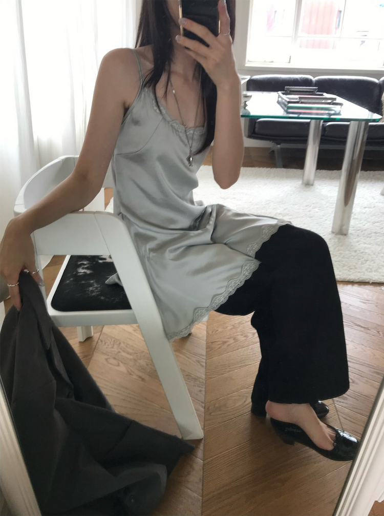 霧光澤蕾絲細節連身裙