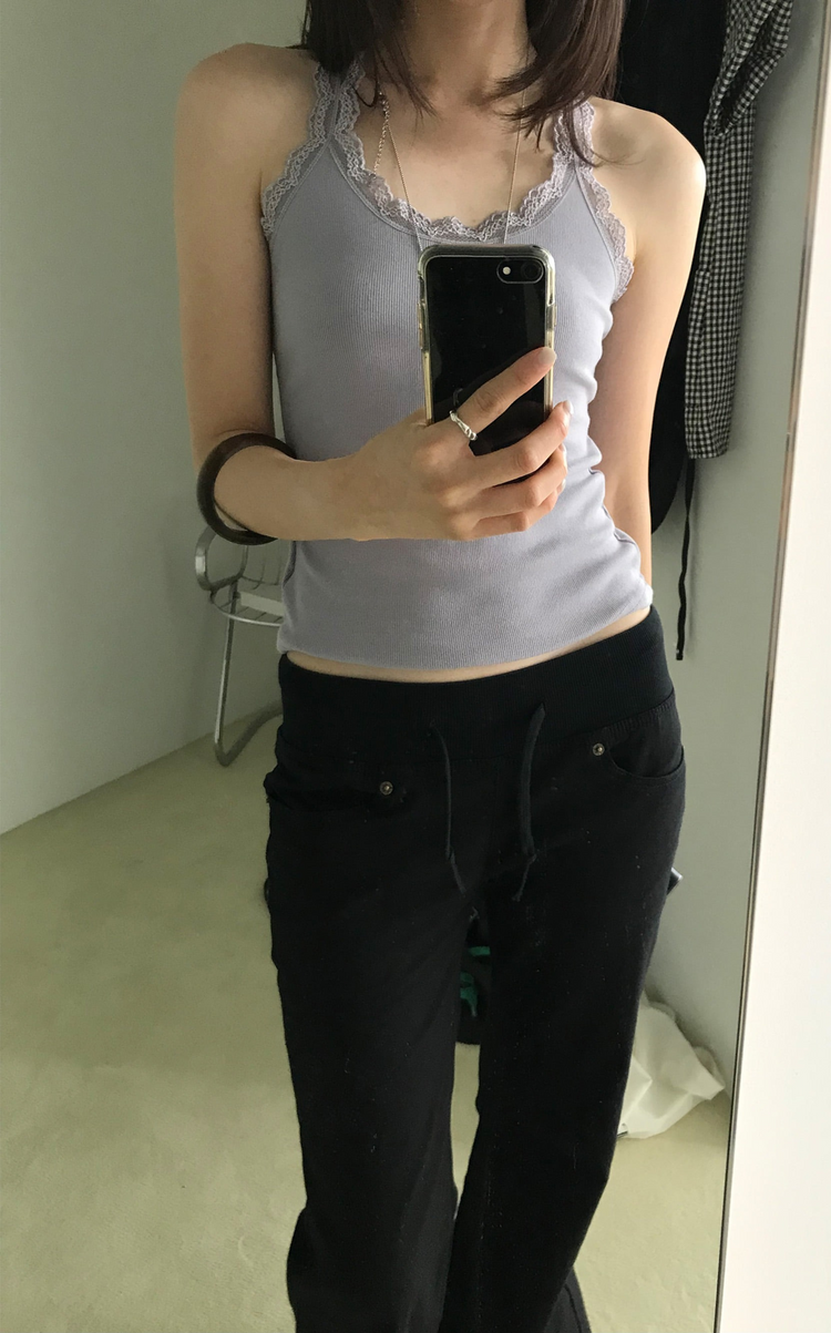 美背蕾絲U領修身上衣