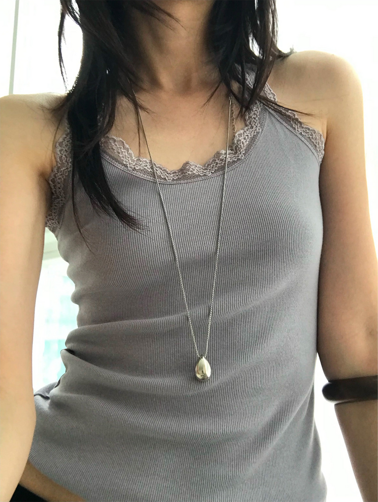 美背蕾絲U領修身上衣