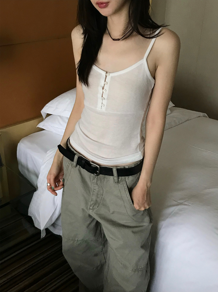 美色透膚扣鈕細節背心