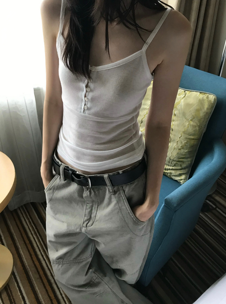 美色透膚扣鈕細節背心