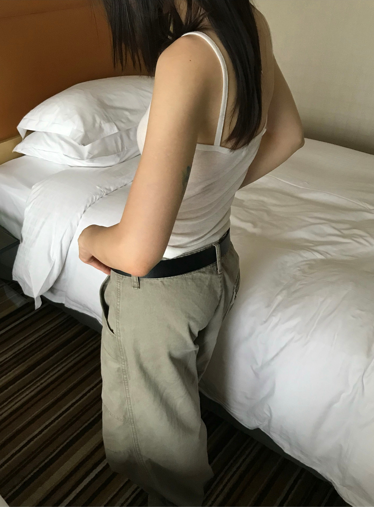 美色透膚扣鈕細節背心