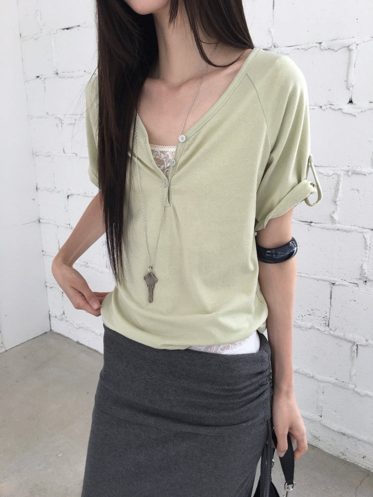 美色V領袖反折細節上衣