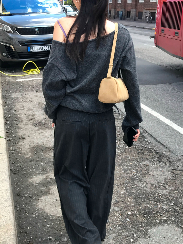 蕾絲邊胸線細節上衣