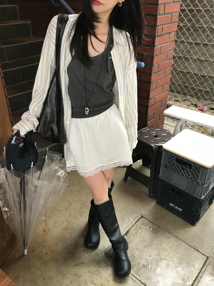 光澤感蕾絲邊細節短裙