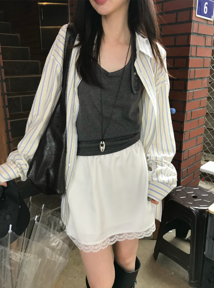 光澤感蕾絲邊細節短裙