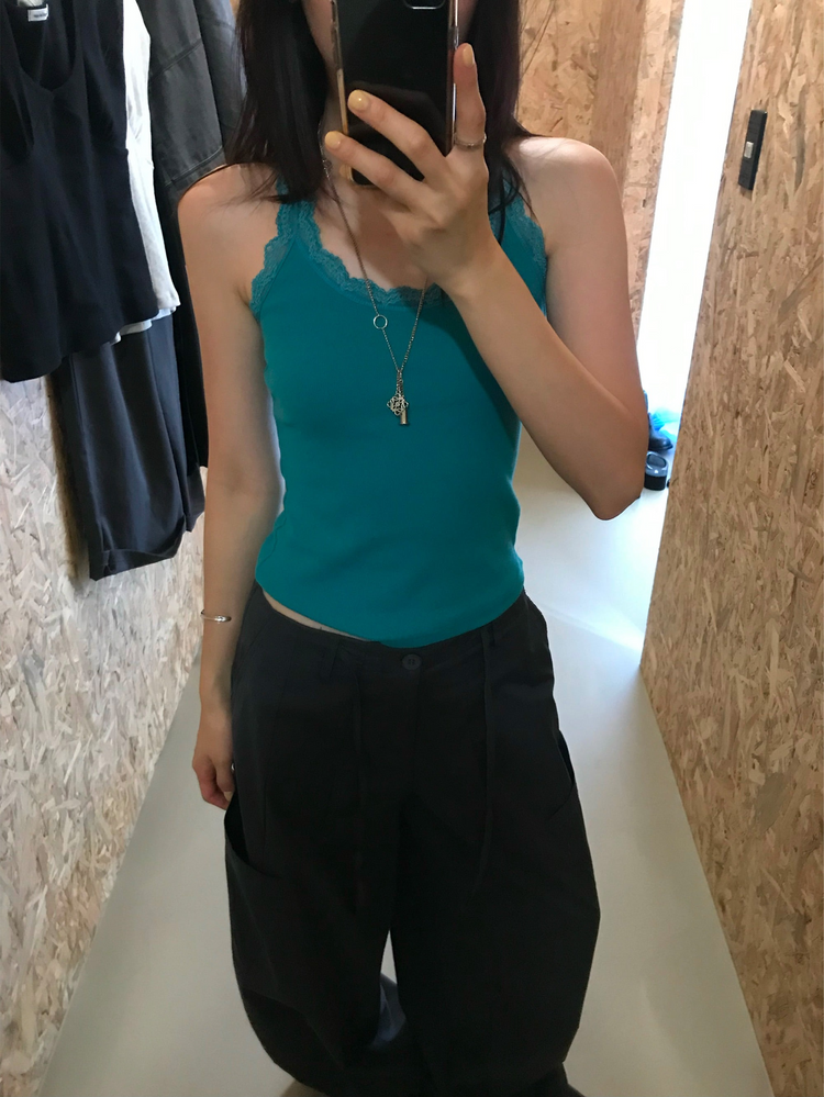 美背蕾絲U領修身上衣