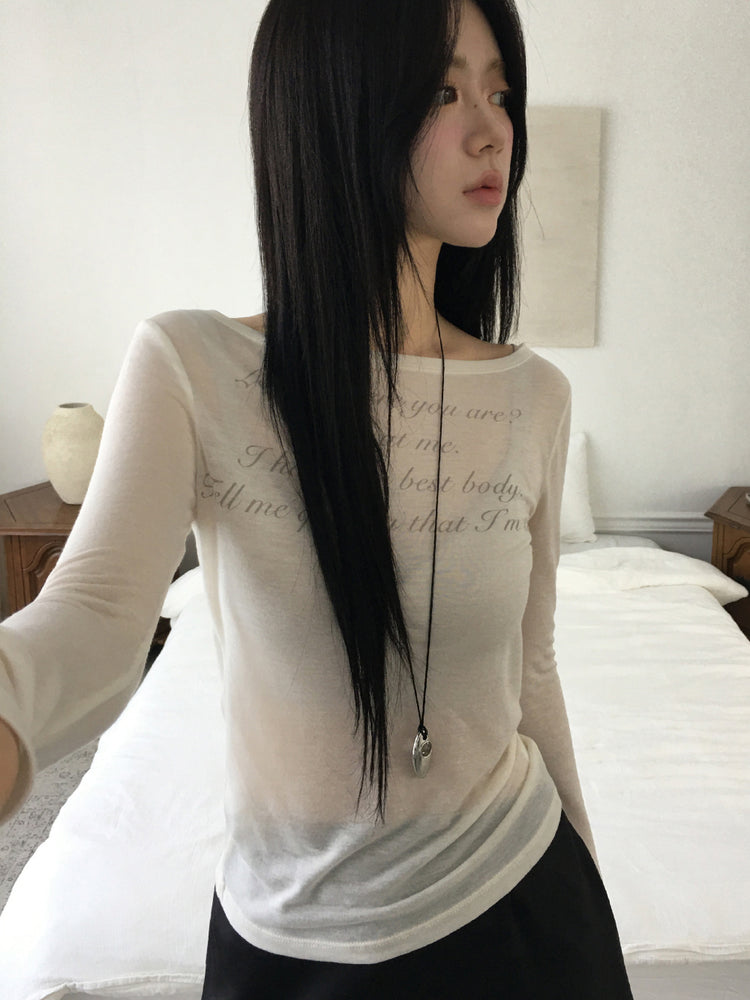 微透美鎖骨字母印花上衣