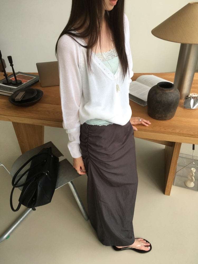 透膚深V鈕釦細節針織上衣