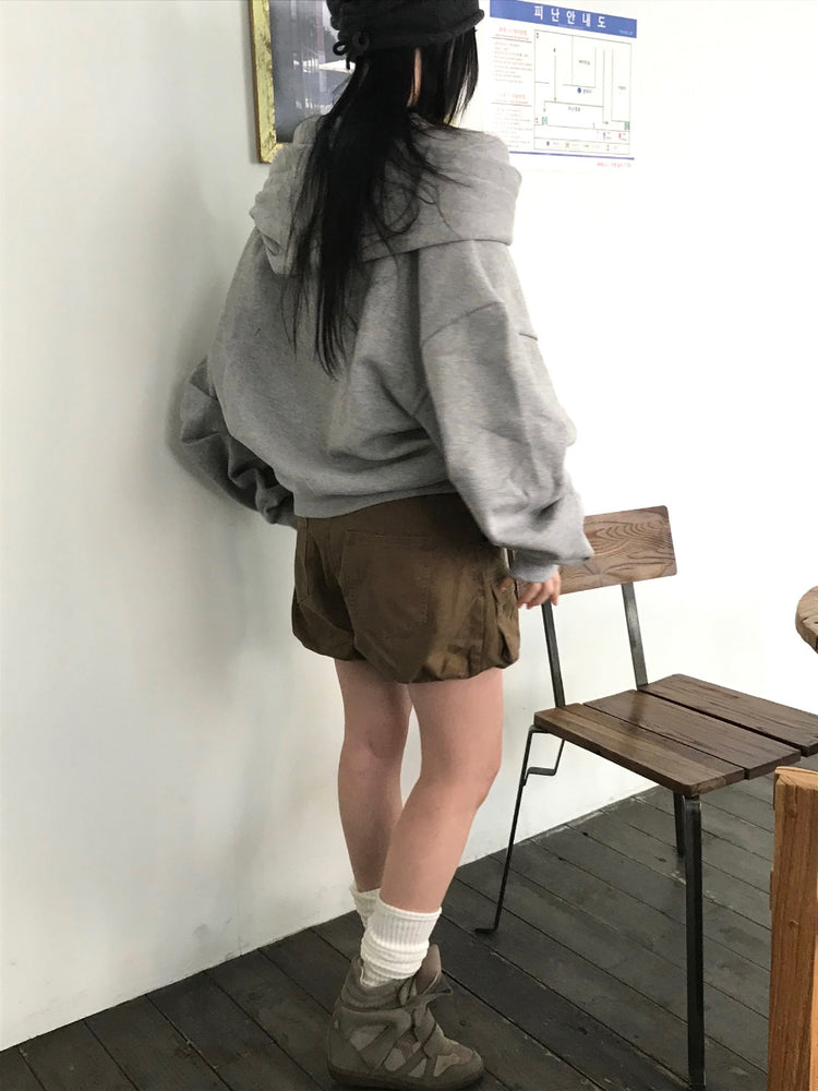 露肩連帽細節寬鬆衛衣