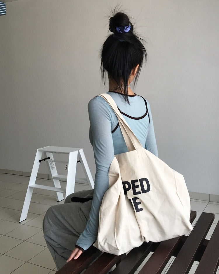 透膚撞色邊細節上衣