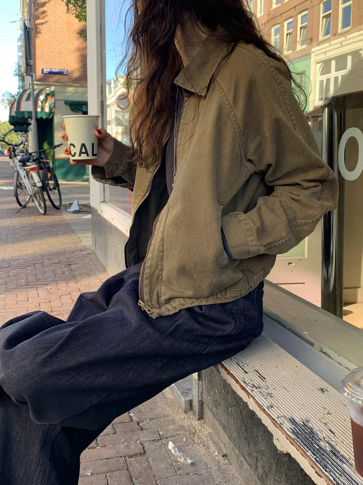 雙壓褶細節直筒牛仔褲