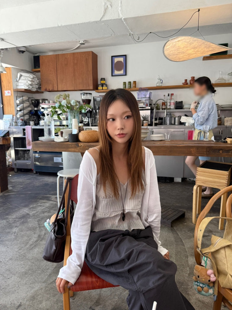 微透暗紋胸壓線細節背心
