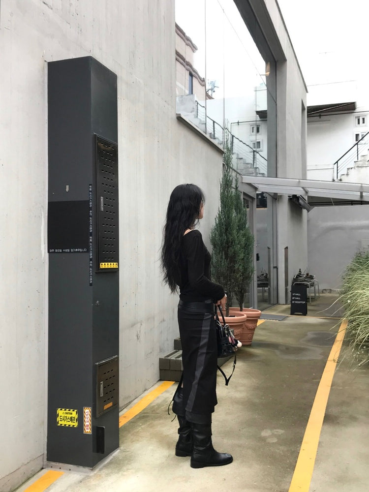 天絲微透膚不對稱垂帶設計上衣