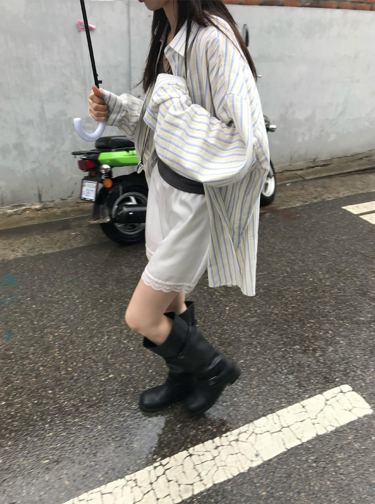 光澤感蕾絲邊細節短裙
