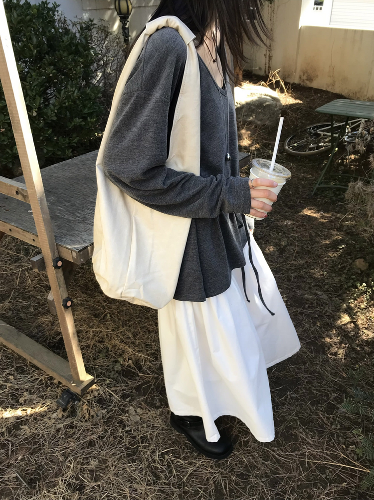 蕾絲邊胸線細節上衣