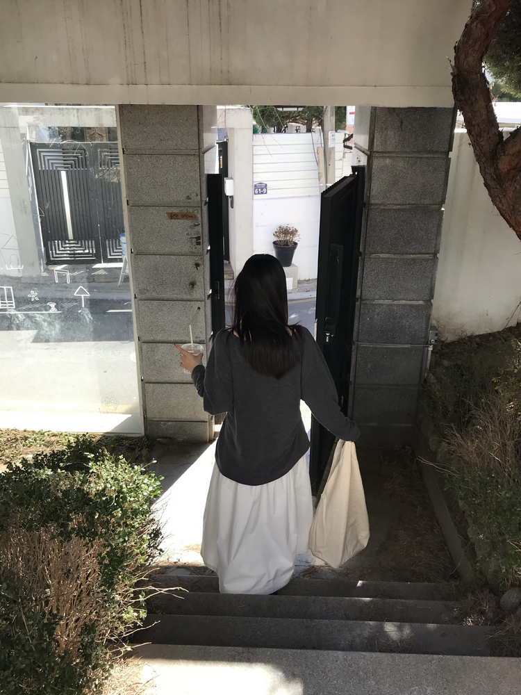 蕾絲邊胸線細節上衣