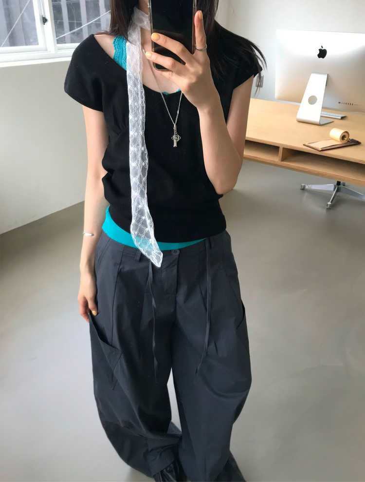 美背蕾絲U領修身上衣