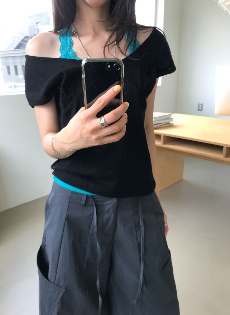 美背蕾絲U領修身上衣