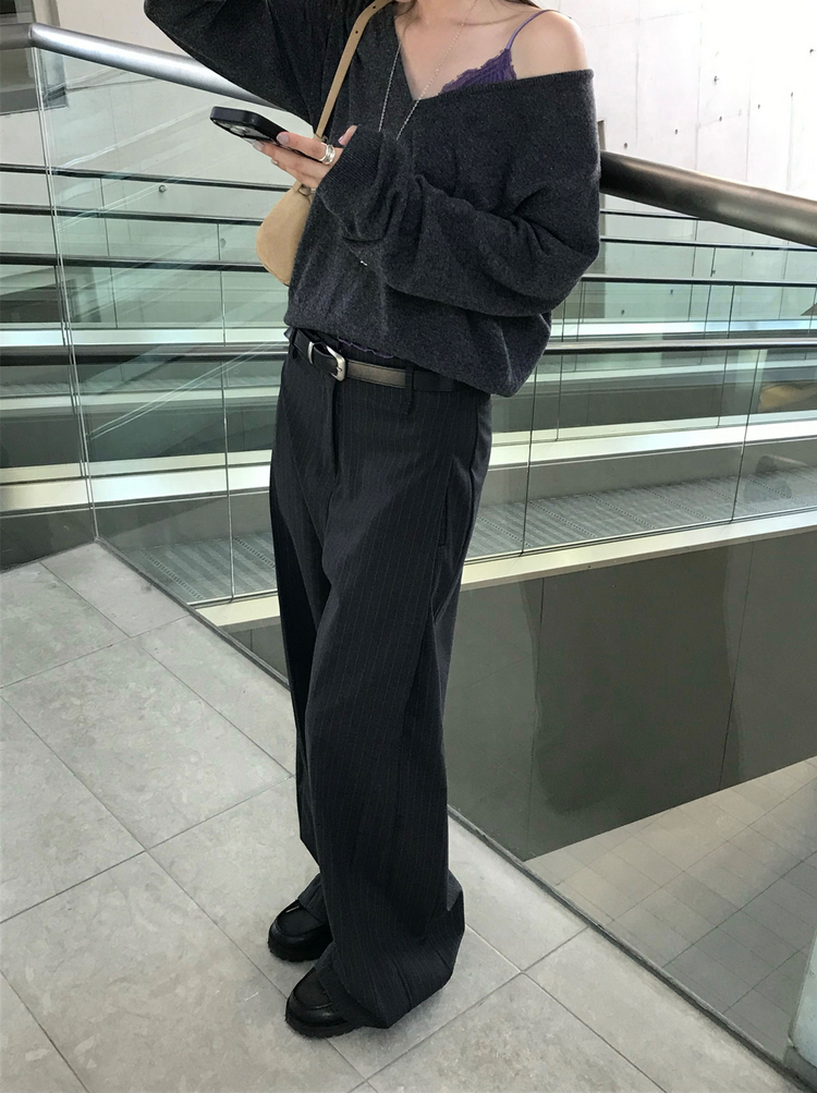 蕾絲邊胸線細節上衣