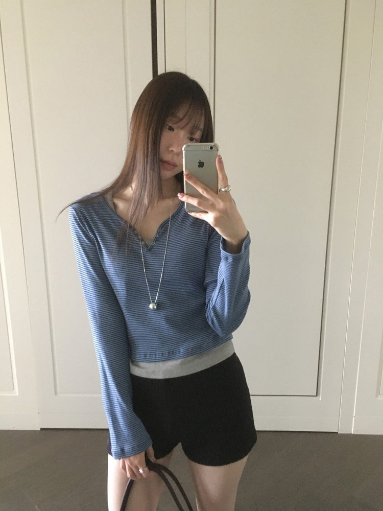 條紋V領暗扣細節上衣