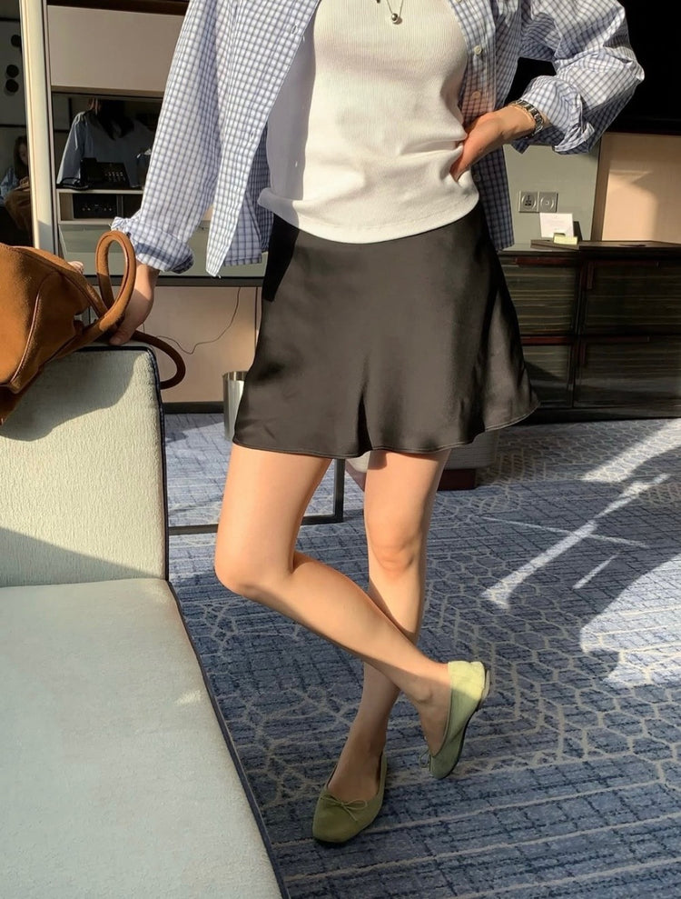 光澤感微傘短裙