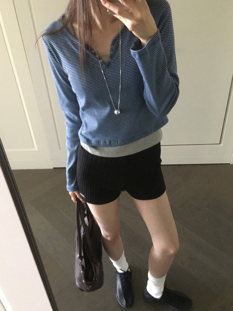 條紋V領暗扣細節上衣