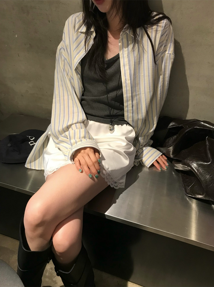 光澤感蕾絲邊細節短裙