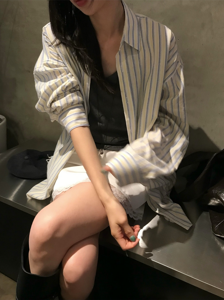 光澤感蕾絲邊細節短裙