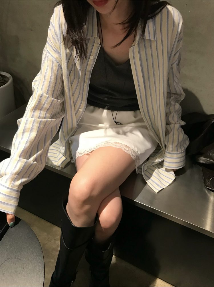 光澤感蕾絲邊細節短裙